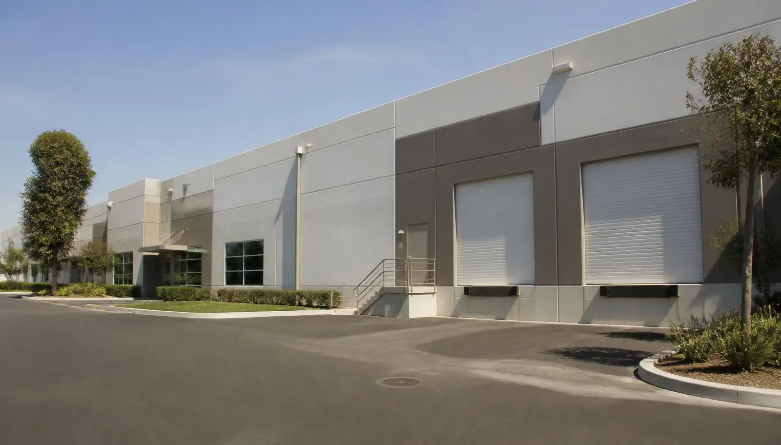 Flex-industrial building with roll-up doors in a Brea CA business park